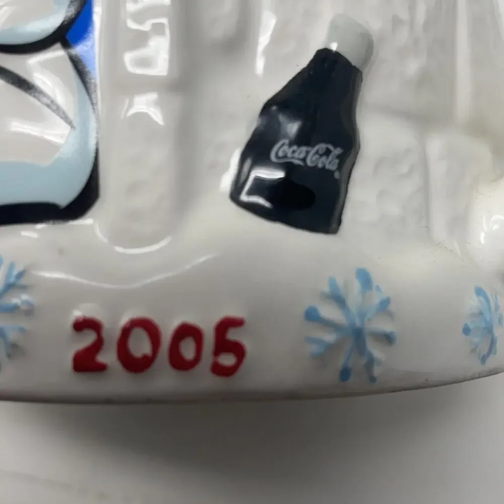 Vintage 2005 Coca-Cola polar bear igloo mug
